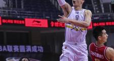 九游体育- 小组赛巅峰对决！岭东火狐队惊险晋级江汉青龙队，游泳赛场再起波澜；细节处理更胜一筹