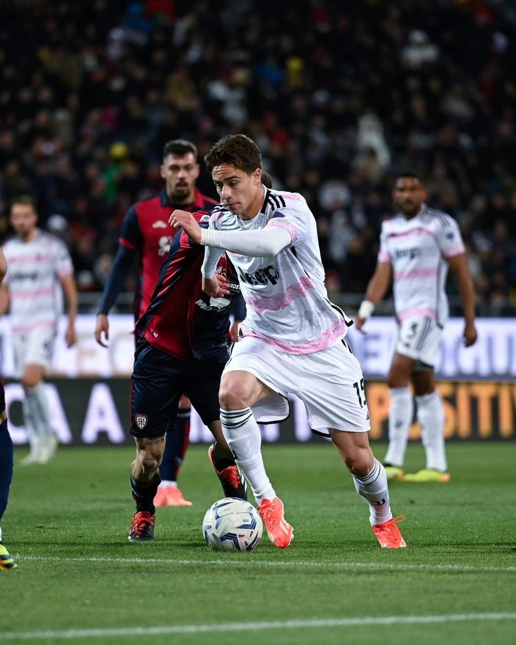 关于尤文图斯迎亚冠关键赛，窗口期手感冰凉，气氛紧张，年轻球员得到机会的信息