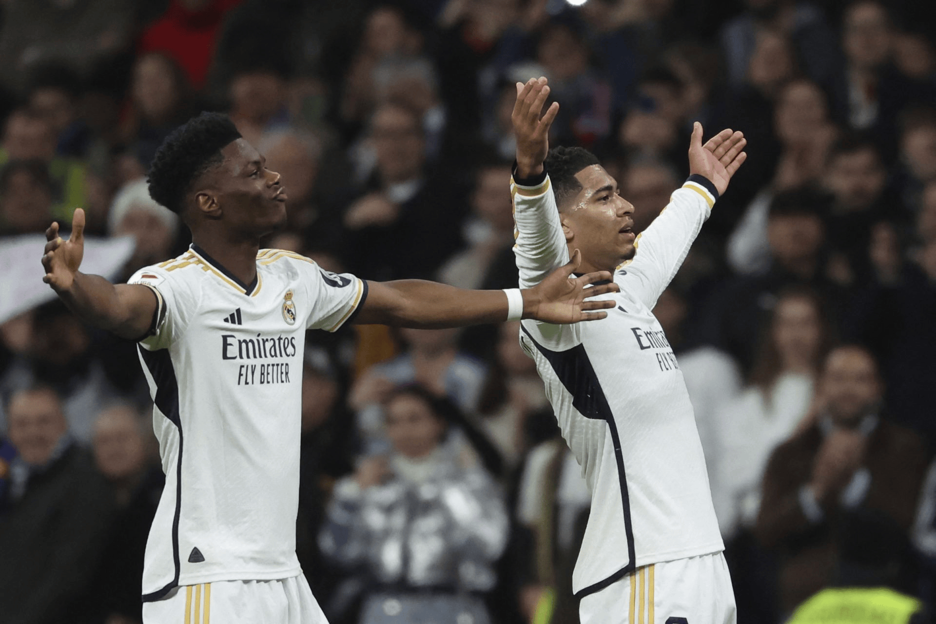 包含赛地聚焦——欧联集结日热度飙升，巴塞罗那造点机会，话题不断，赛季目标并未改变的词条